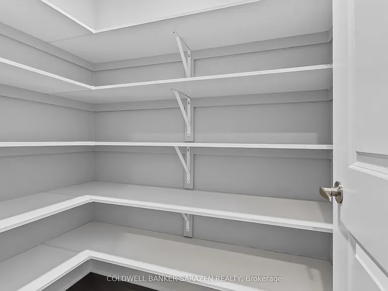 330 Whitham Cres — Photo 31