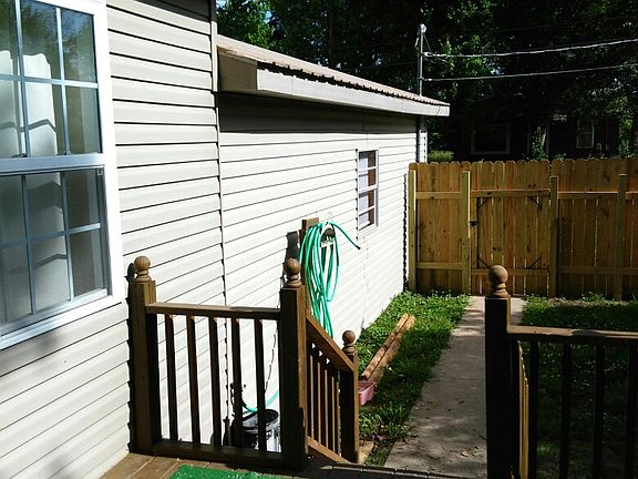 3rd image of 429 E Henry St