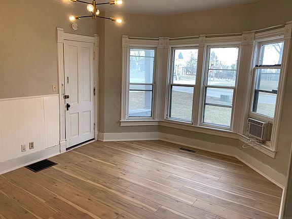 5th image of 706 W 12th St