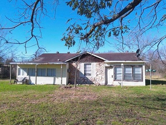 2nd image of 1023 Becker St