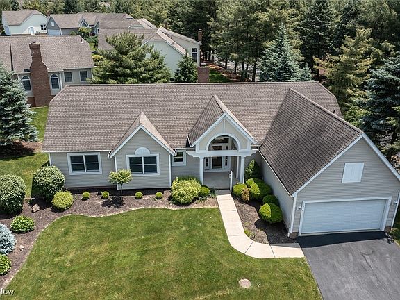 2nd image of 140 Bay Hill Dr