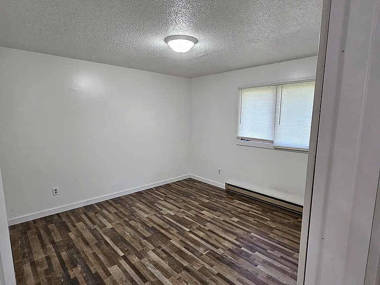 1260 Oakview Dr #4 — Photo 8