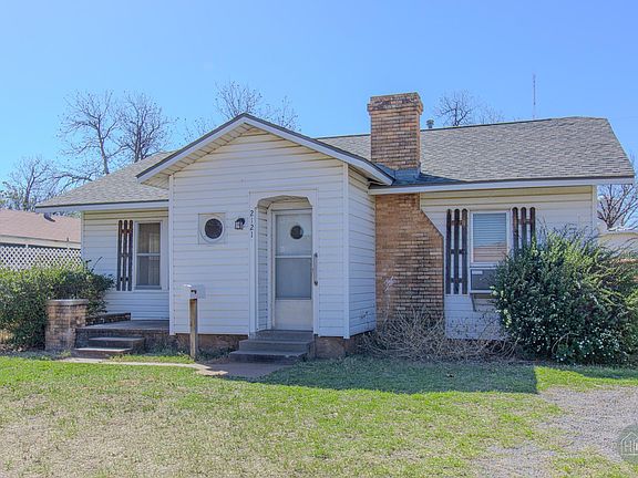 2nd image of 2121 Gordon St