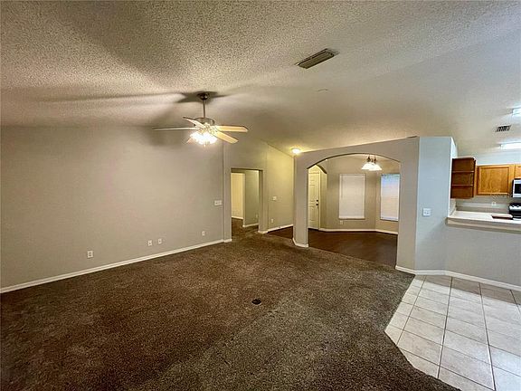 5th image of 12119 Warwick Cir