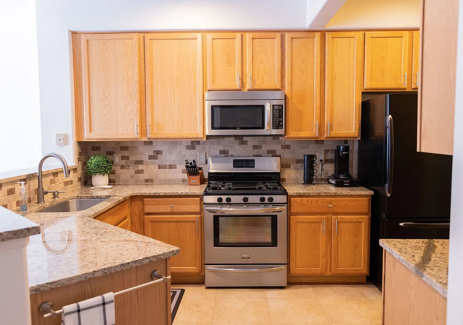 Beautiful Condo near Plum Creek Golf Course- Community Pool- Low maintenance! — Photo 4