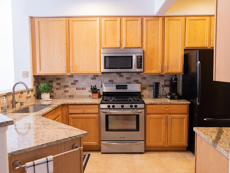 2960 Newport Cir — Photo 4