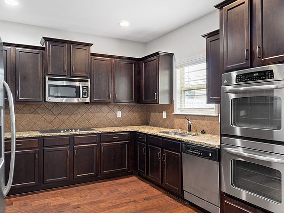 5th image of 1479 Amberley Dr