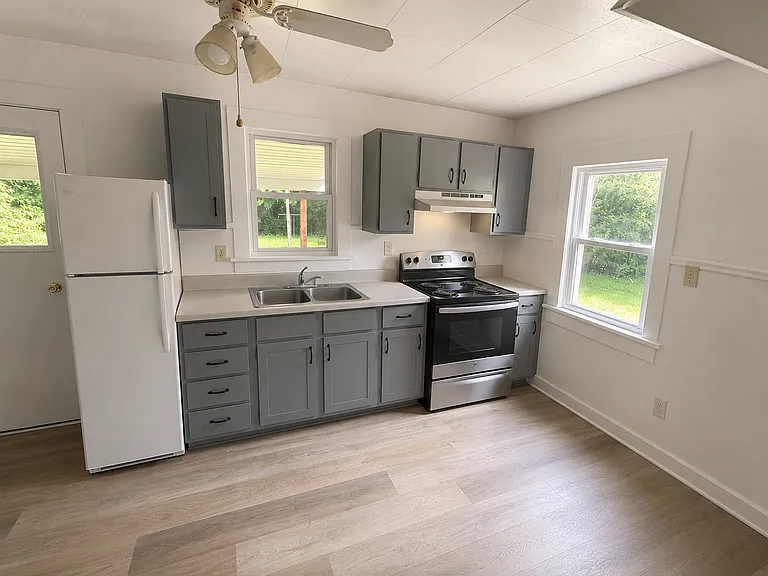 104 Kirk Ln — Photo 3