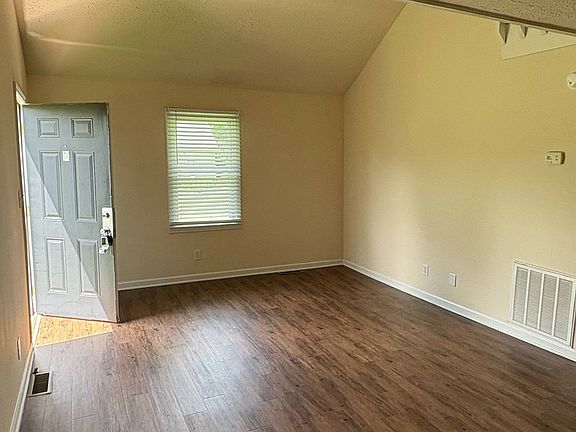 3rd image of 1621 Flanigan Ct #D