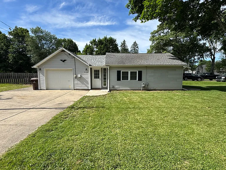 220 W Williams St — Photo 1