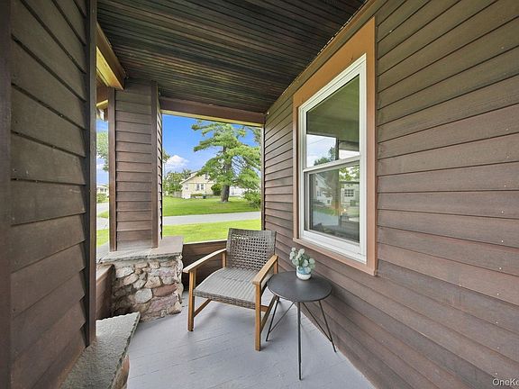 5th image of 256 Cottage Street