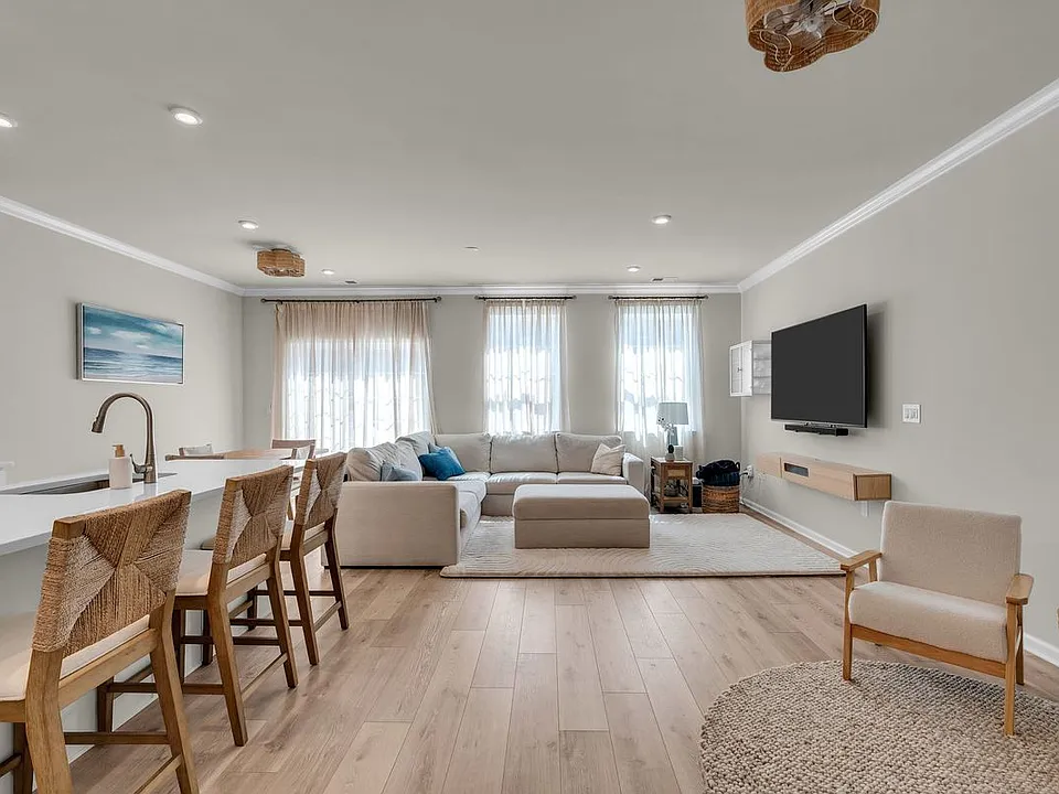 22 Coburgh Dr
