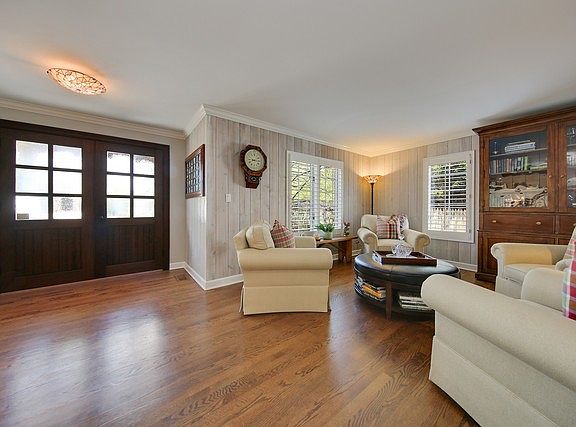 3rd image of 5545 S Elm St