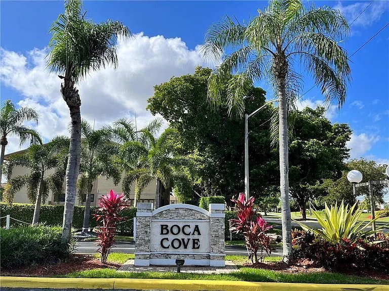 9413 Boca Cove Cir — Photo 12