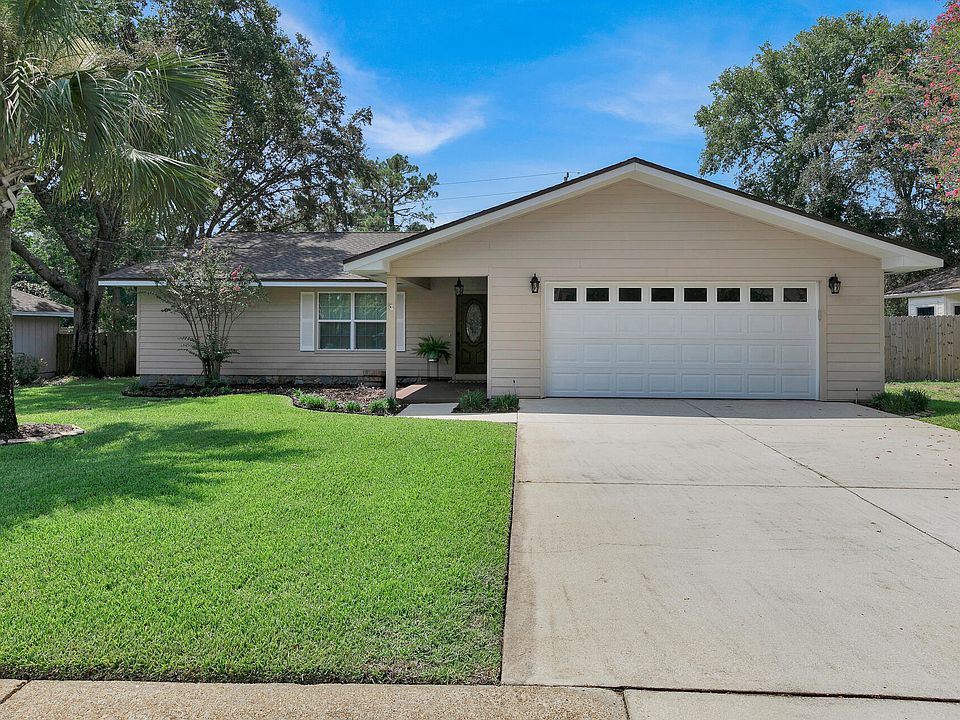 1st image of 4 Shamrock Dr
