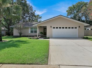 4 Shamrock Dr, Mary Esther, FL 32569