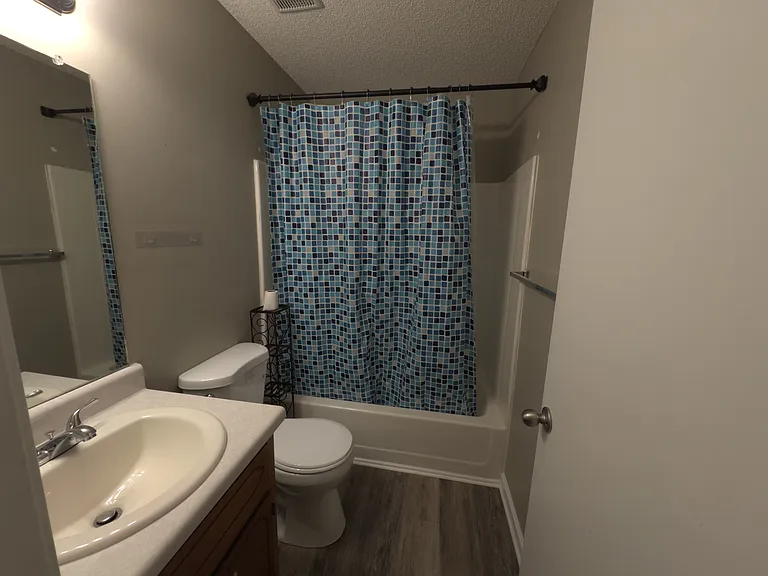 100 Waterford Dr — Photo 4