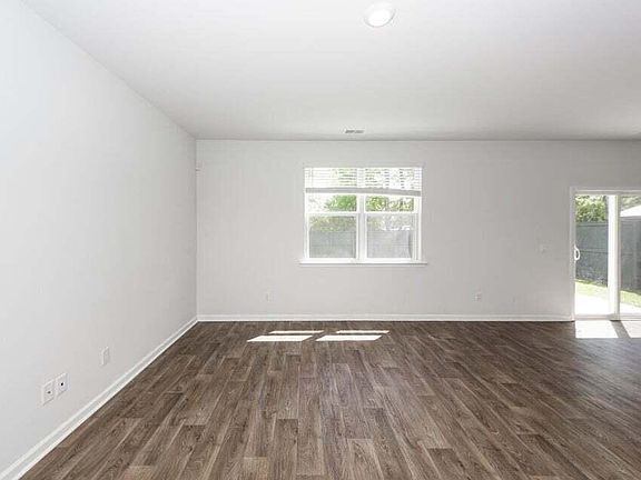 5th image of 246 Sweet Cherry Ln