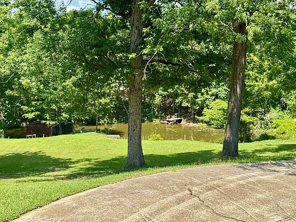 4th image of 225 Bayview Dr