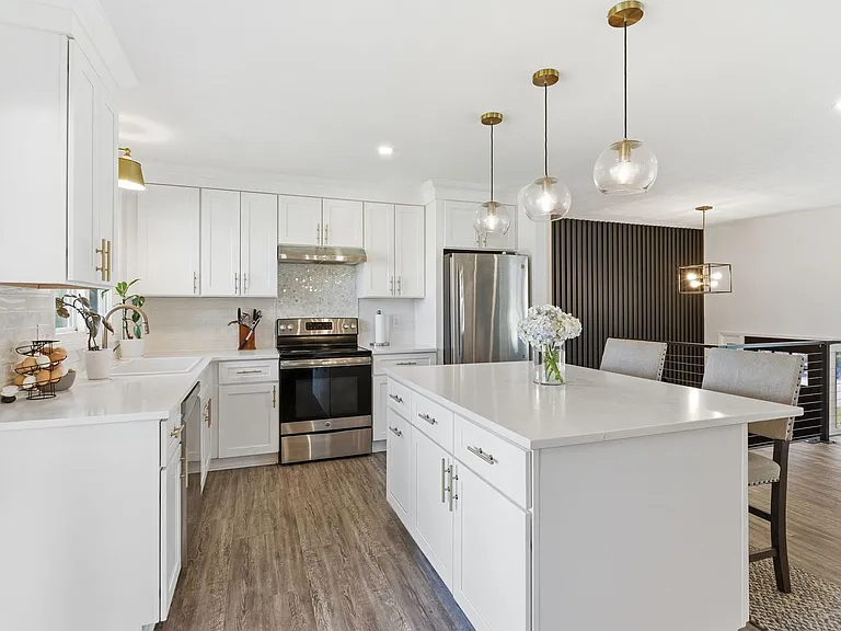 5107 S Madelia St — Photo 11