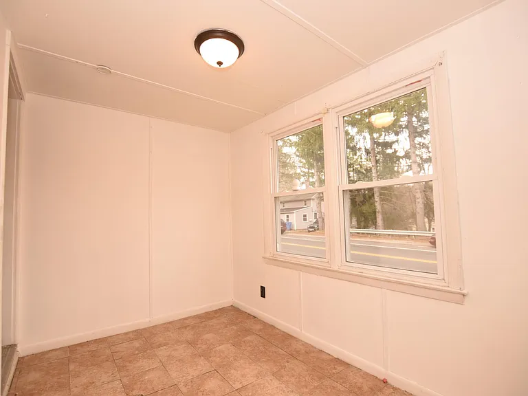 85 Stillson Rd — Photo 6