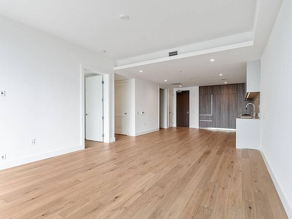 4th image of 1 Bristol Ct #112-L