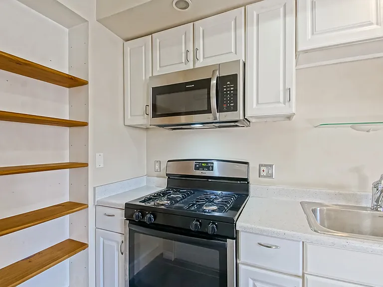 4541 W 172nd St #2 — Photo 40