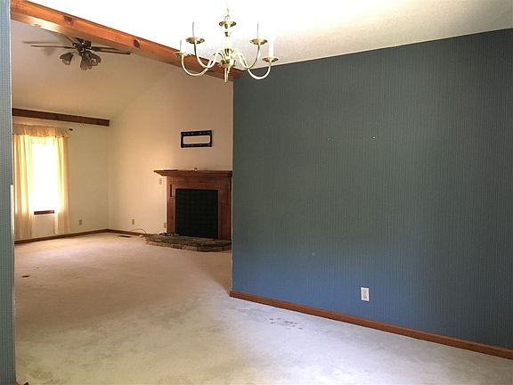 3rd image of 329 Mapleton Dr NW