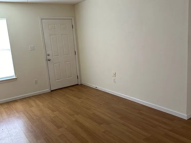 130 Cascade Dr — Photo 2