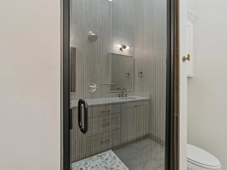 18835 Selah Way — Photo 31