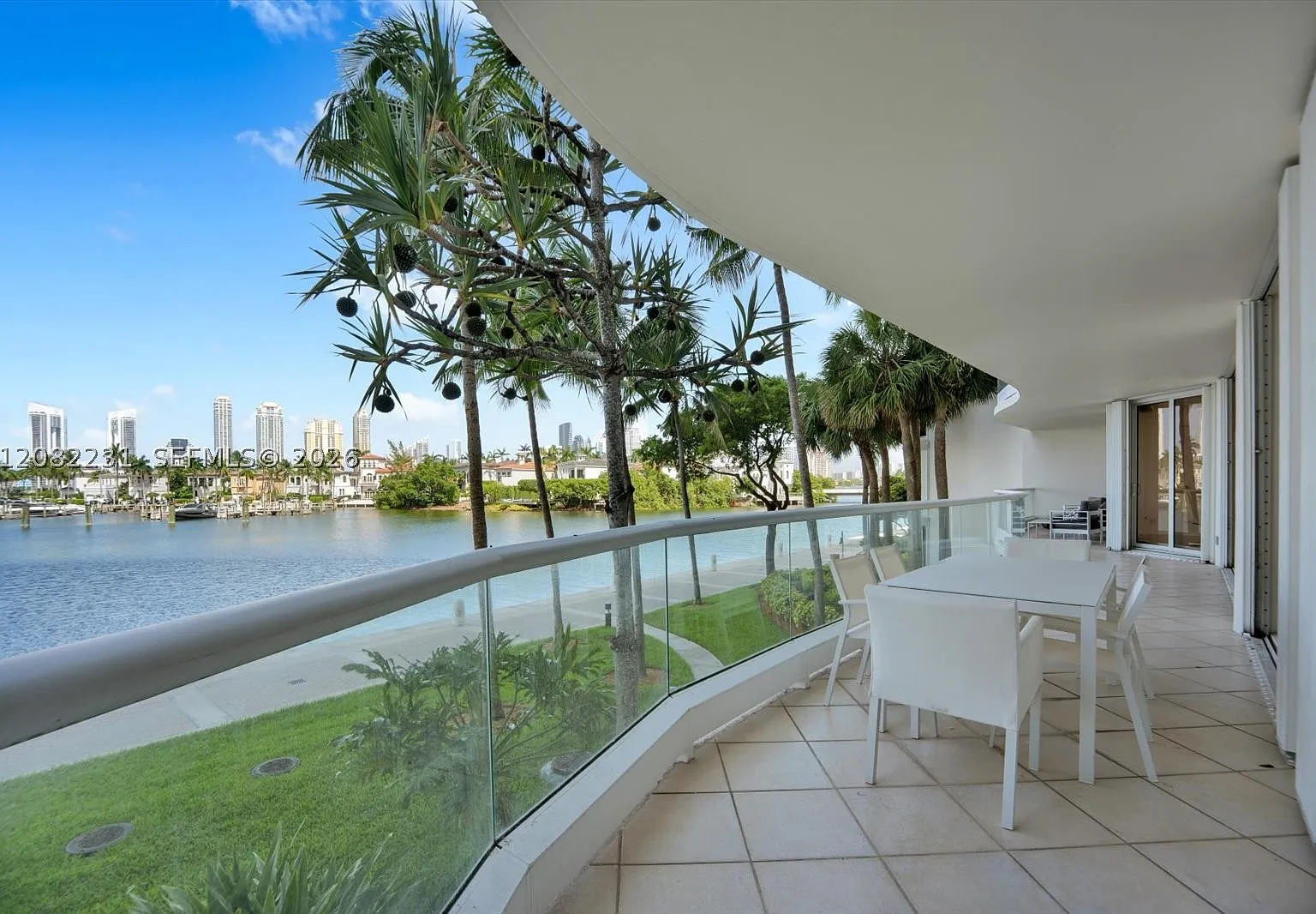 3 bed, 3.0 bath, 2160 sqft, $10,000 — Photo 4
