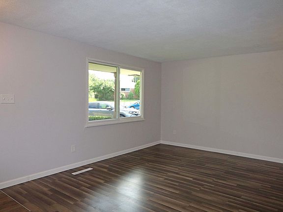 4th image of 6974 Laird Ave