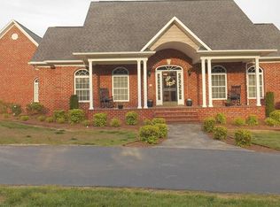 534 Pineview Dr, Mount Airy, NC 27030