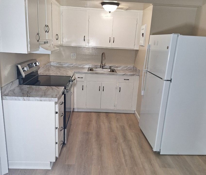 1st image of 1145 Carlsbad Dr #4