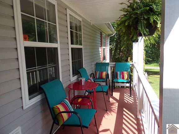 3rd image of 11 Ellenwood Dr