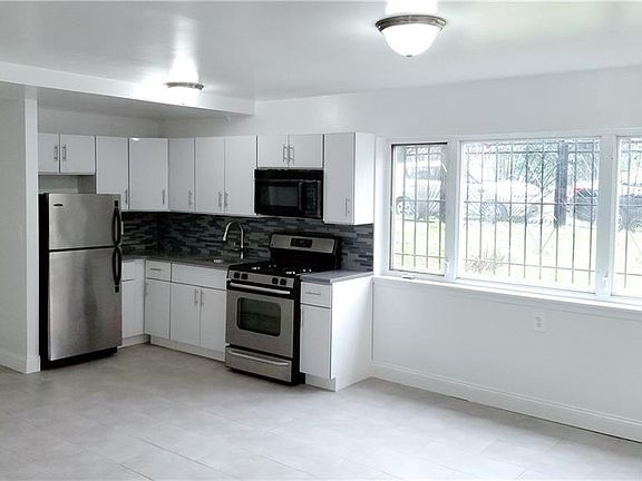3rd image of 1844 Seward Ave