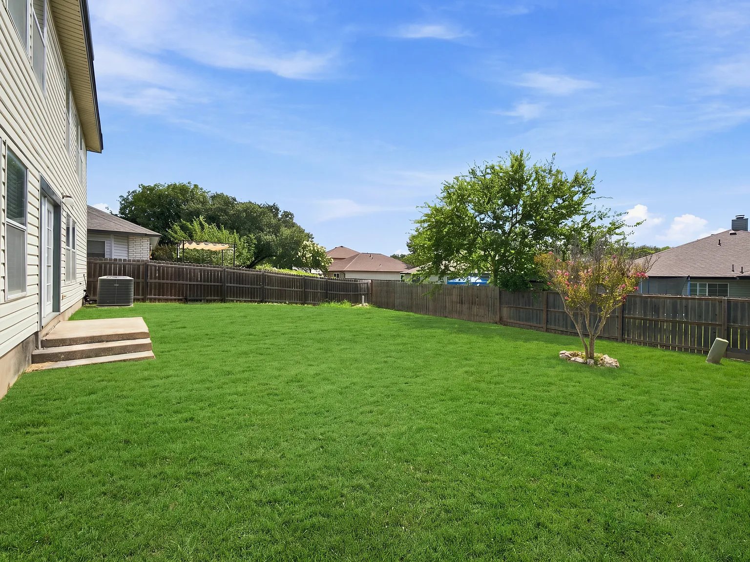4 bed, 2.5 bath, 2637 sqft, $2,350 — Photo 3