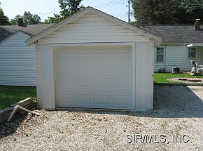 4th image of 855 E College Ave
