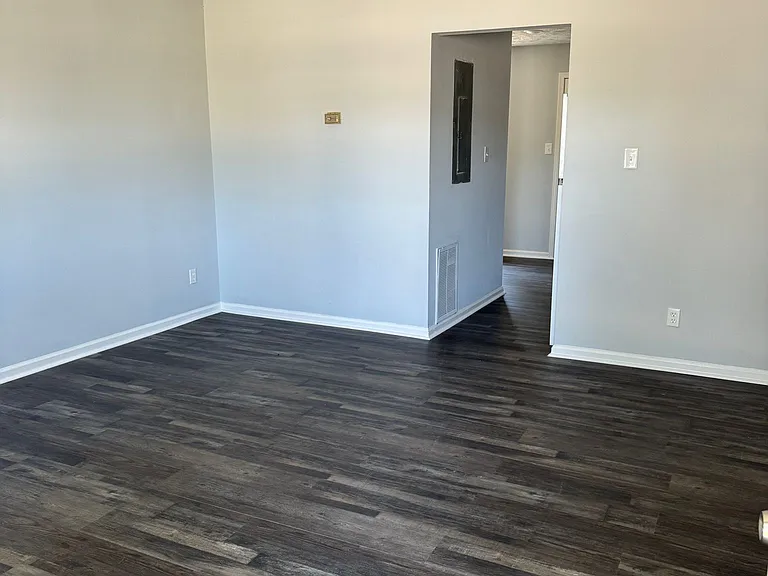 1212 Southwood Dr — Photo 5