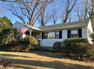 2 Satinwood Rd, Bayville, NY 11709