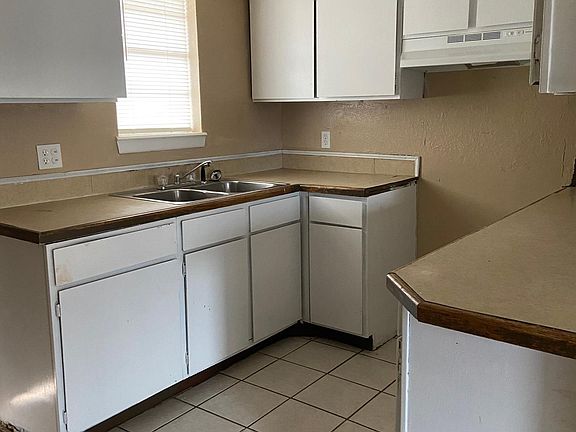 3rd image of 1406 Becky Ct #1406