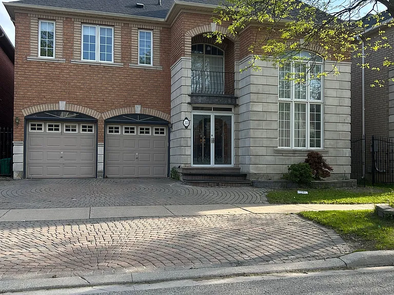 35 Gemini Cres — Photo 1