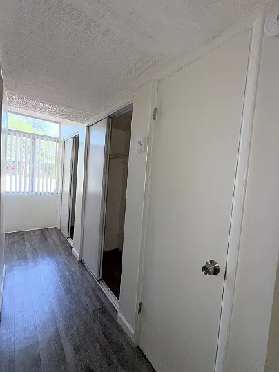 BROADWAY APARTMENTS — Photo 39