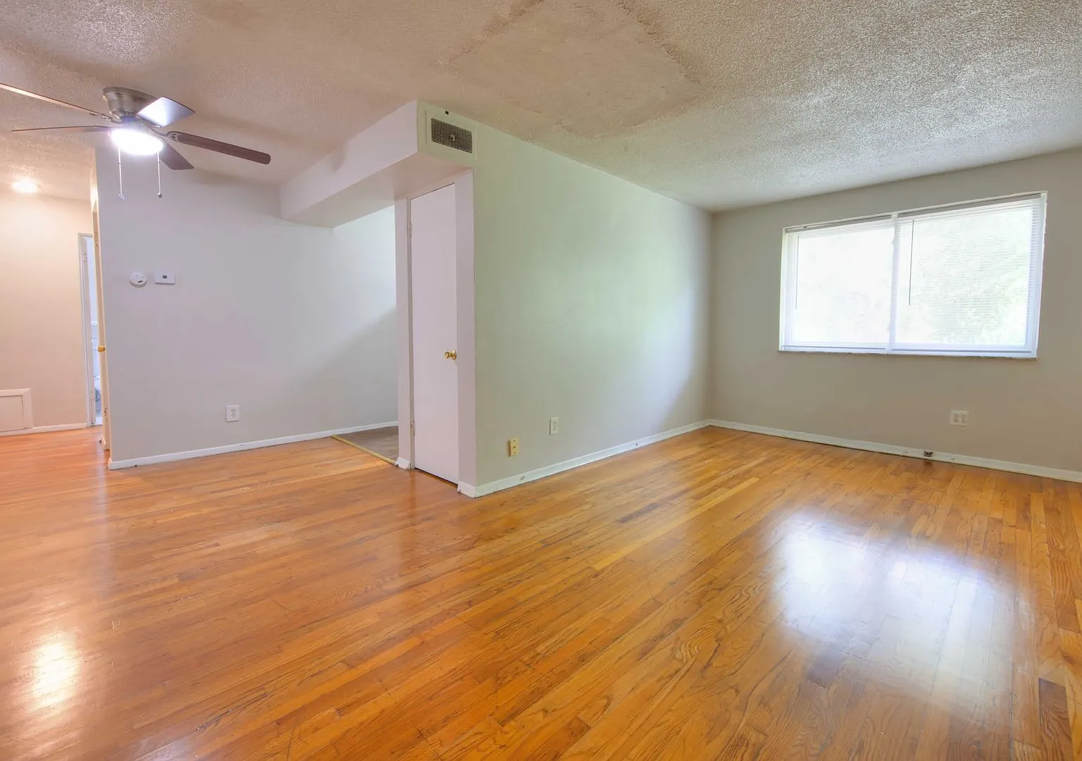 3508-10 Russell Boulevard — Photo 1