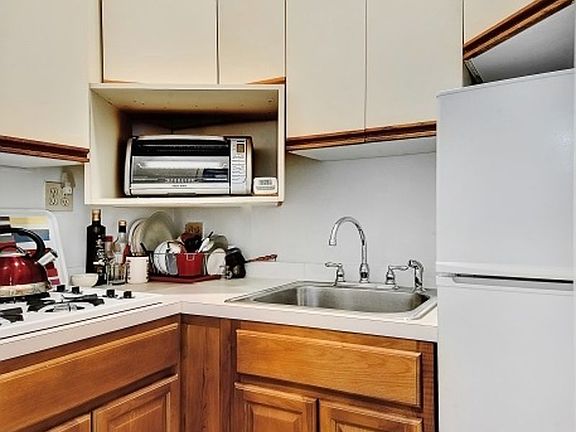 3rd image of 6035 Broadway APT 2-H