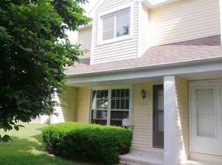 1111B Plymouth Dr, Champaign, IL