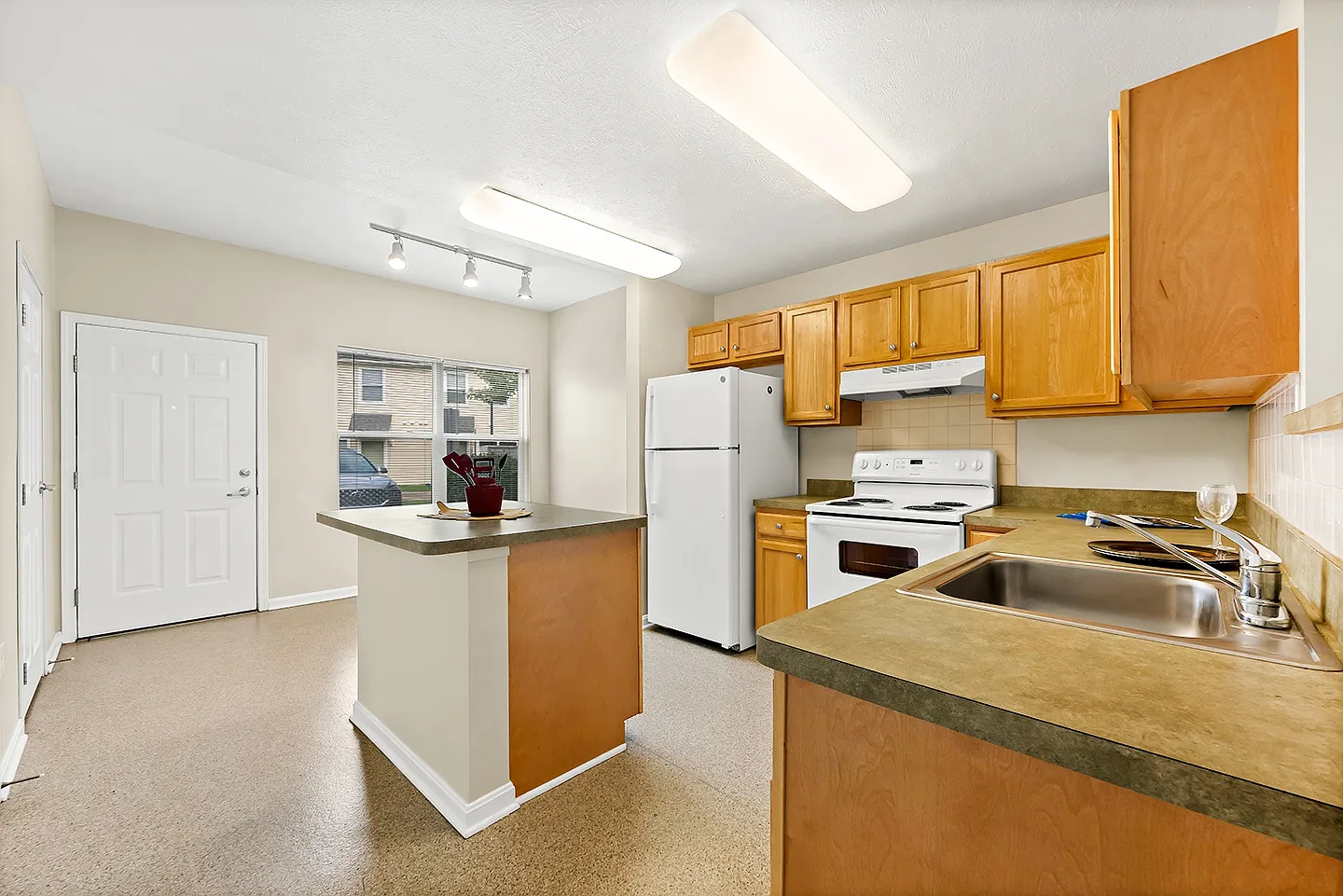 Tremont Pointe Apartments — Photo 3