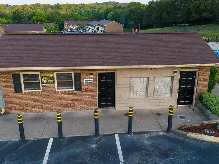Foxcreek Apartments — Photo 11