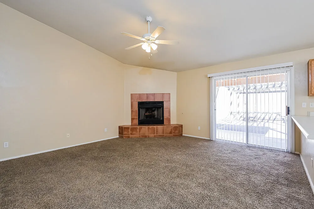 3 bed, 2.0 bath, 1738 sqft, $2,125 — Photo 4