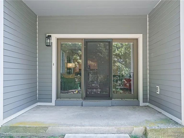 16 Hudson Point Ln — Photo 7